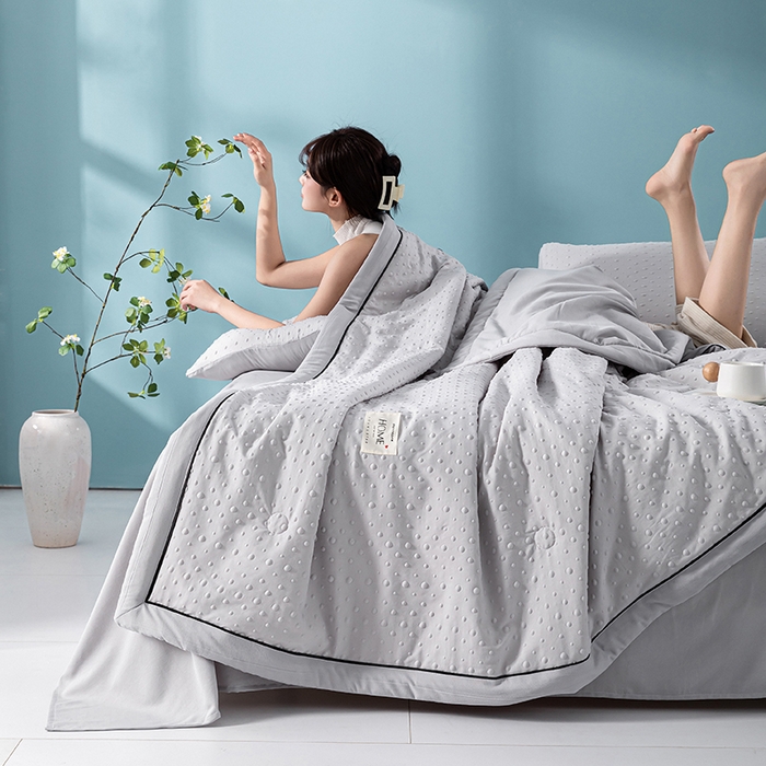 91家纺网 家纺一手货源 找家纺 吾诺 2025 凉豆豆针织棉双层纱夏被四件套水洗棉夏凉被空调被 豆豆灰