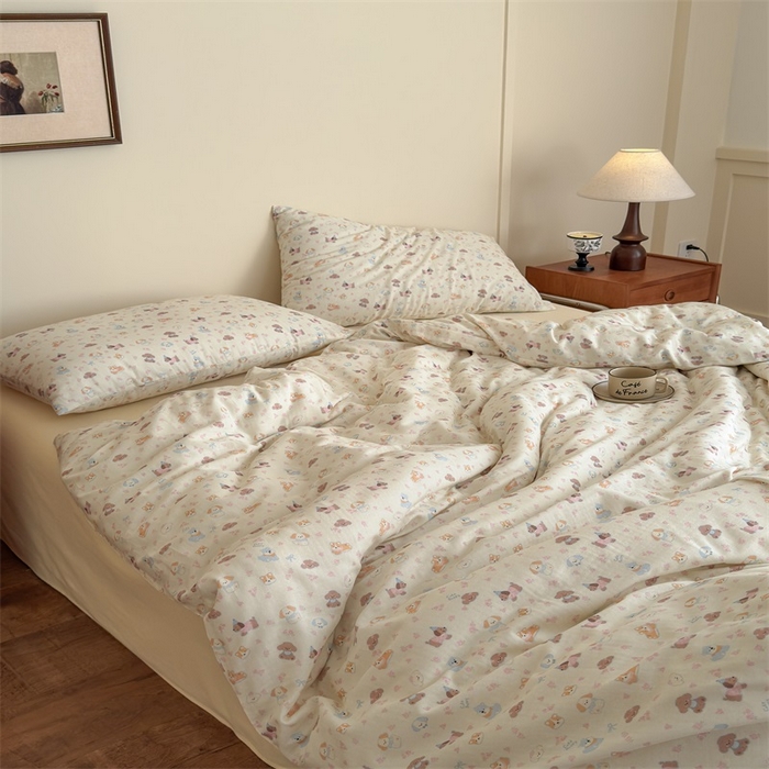 91家纺网 家纺一手货源 找家纺 亿梵家居 2025新款A类母婴级有氧全棉纯棉双层纱纯棉印花四件套-床拍图 卡通乐园-米