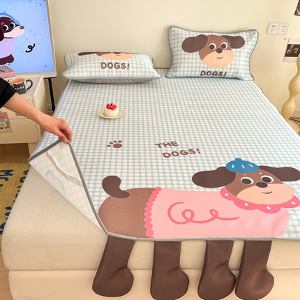 91家纺网 家纺一手货源 找家纺 莱米家纺 2025春夏新款大版碳光冰丝席凉席席子 快乐狗