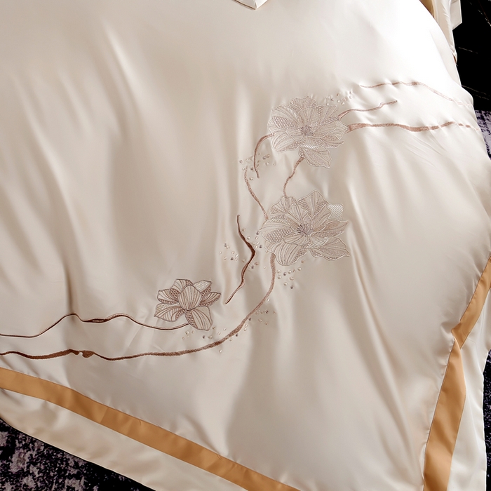 91家纺网 家纺一手货源 找家纺 U品汇 2025新款60支天丝棉莱赛尔纤维刺绣花四件套纯棉全棉凉感丝滑礼盒包装（西雅图） 西雅图-香槟色