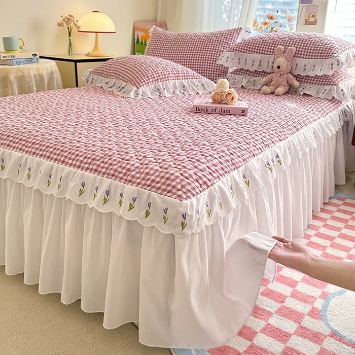 91家纺网 家纺一手货源 找家纺 金盛皇朝家纺 2025新款格子空间水洗棉床裙 格子空间- 烟熏豆沙