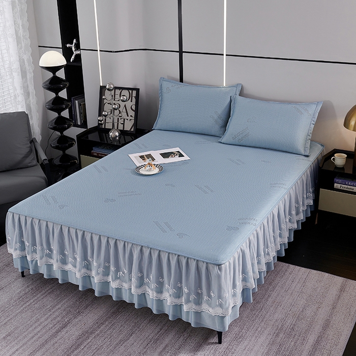 91家纺网 家纺一手货源 找家纺 青雅席业 2025新款7A抗菌母婴级纯乙纶PE刺绣凉感丝豆豆席 床裙款 字母爱心-蓝