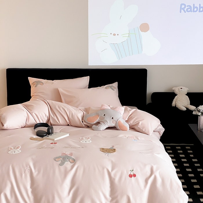 91家纺网 家纺一手货源 找家纺 鹿班家居 2025新品四季款100S长绒棉四件套-欢乐象【标准会员-20元】 欢乐象-粉色