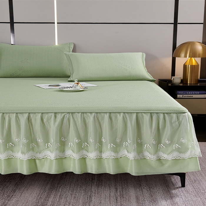 91家纺网 家纺一手货源 找家纺 青雅席业 2025新款7A抗菌母婴级纯乙纶PE刺绣凉感丝豆豆席 床裙款 字母爱心-水绿