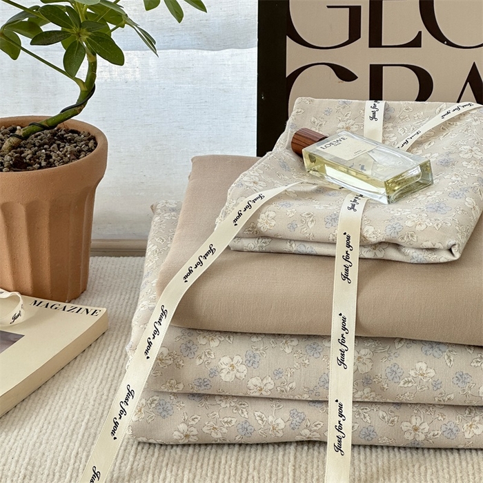 91家纺网 家纺一手货源 找家纺 亿梵家居 2025新款A类母婴级有氧全棉纯棉双层纱纯棉印花四件套-叠拍图 弗拉-黄