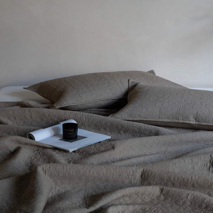 91家纺网 家纺一手货源 找家纺 璞素2025新款全棉色织三层纱床盖三件套-落雪 落雪咖