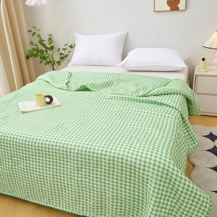 91家纺网 家纺一手货源 找家纺 2025新款亲肤绒礼品夏被窄边 绿色格调