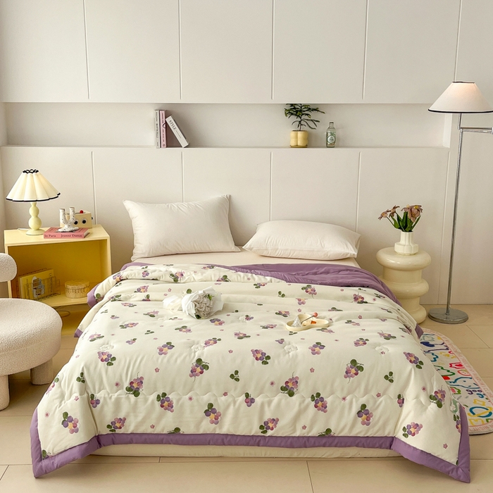 91家纺网 家纺一手货源 找家纺 爱宝被业 2025新款亲肤棉印花100%新疆棉花夏被空调被 紫色葡萄