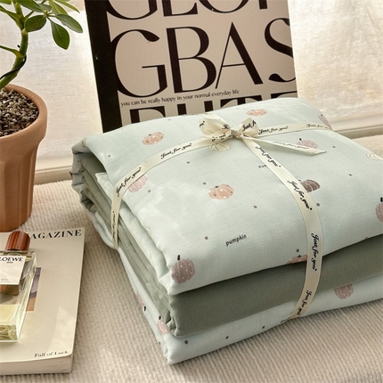 91家纺网 家纺一手货源 找家纺 （总）亿梵家居 2025新款A类母婴级有氧全棉纯棉双层纱纯棉印花四件套-叠拍图