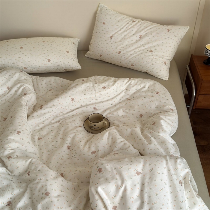 91家纺网 家纺一手货源 找家纺 亿梵家居 2025新款A类母婴级有氧全棉纯棉双层纱纯棉印花四件套-床拍图 田园小熊-黄