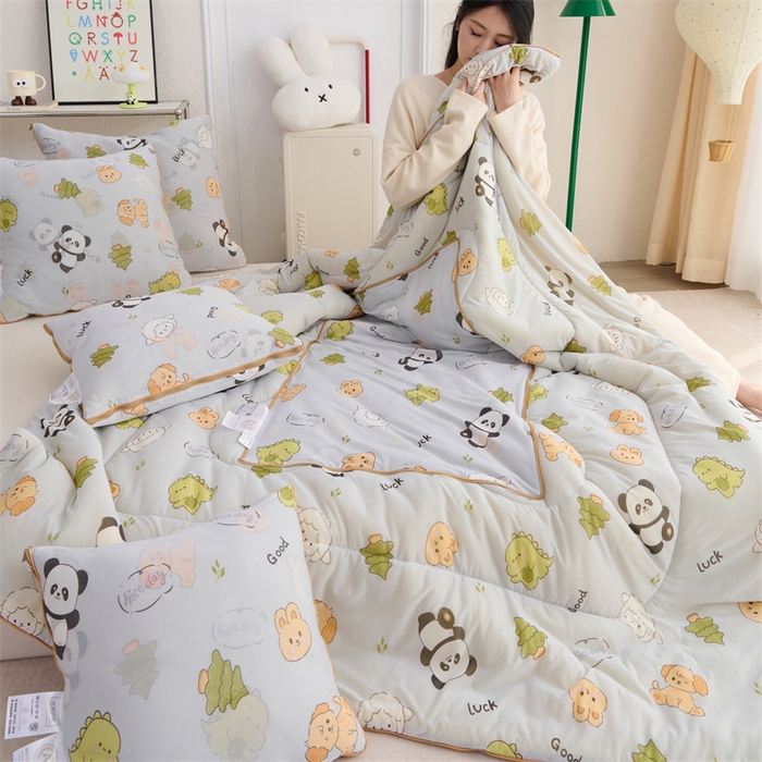 91家纺网 家纺一手货源 找家纺 照世 2025新款凉感丝印花抱枕被 动物乐园