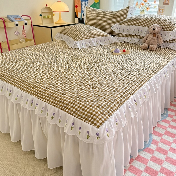 91家纺网 家纺一手货源 找家纺 金盛皇朝家纺 2025新款格子空间水洗棉床裙 格子空间-美拉德咖