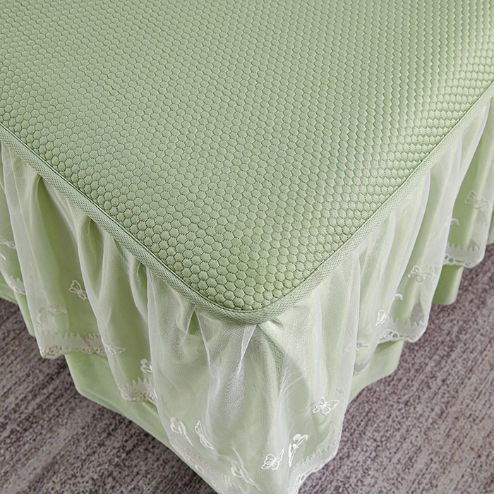 91家纺网 家纺一手货源 找家纺 青雅席业 2025新款7A抗菌母婴级纯乙纶PE刺绣凉感丝豆豆席 床裙款 字母爱心-水绿