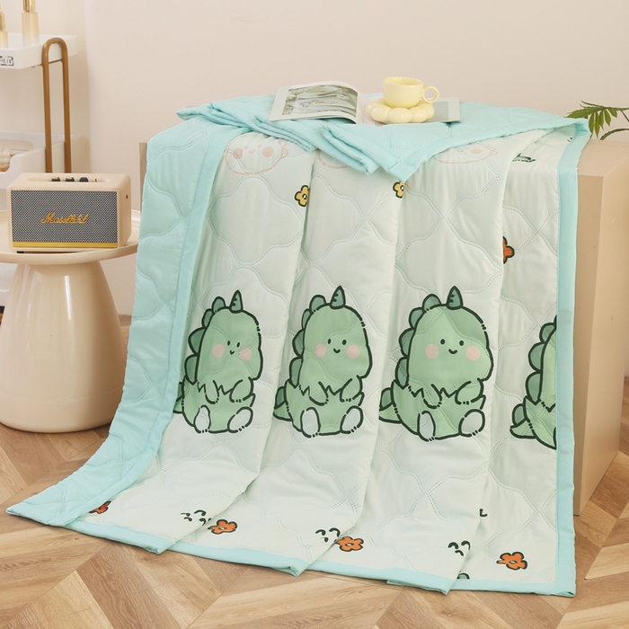 91家纺网 家纺一手货源 找家纺 被多多被业  2025新款印花水洗棉夏被 小恐龙