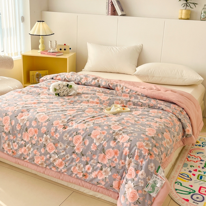 91家纺网 家纺一手货源 找家纺 爱宝被业 2025新款亲肤棉印花100%新疆棉花夏被空调被 云梦花都