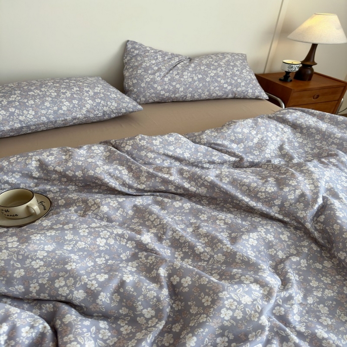 91家纺网 家纺一手货源 找家纺 亿梵家居 2025新款A类母婴级有氧全棉纯棉双层纱纯棉印花四件套-床拍图 弗拉-灰