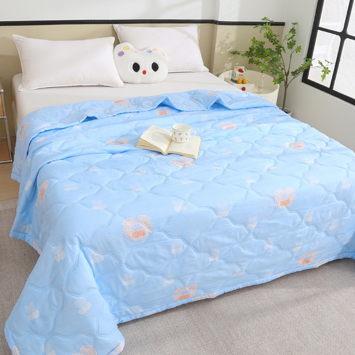 91家纺网 家纺一手货源 找家纺 （总）被多多被业  2025新款清新印花亲肤绒超声波工艺夏凉被