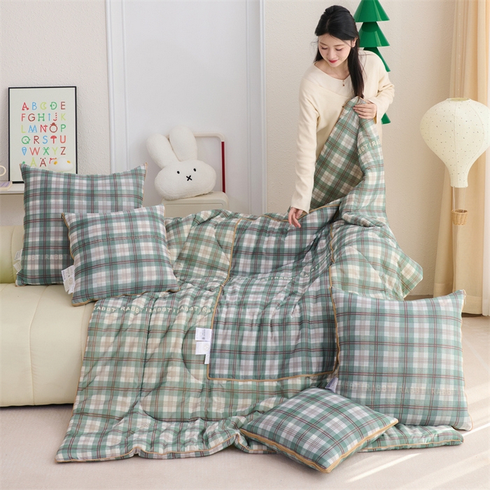 91家纺网 家纺一手货源 找家纺 照世 2025新款凉感丝印花抱枕被 曼迪