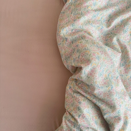 91家纺网 家纺一手货源 找家纺 亿梵家居 2025新款A类母婴级有氧全棉纯棉双层纱纯棉印花四件套-床拍图 蕾拉花园