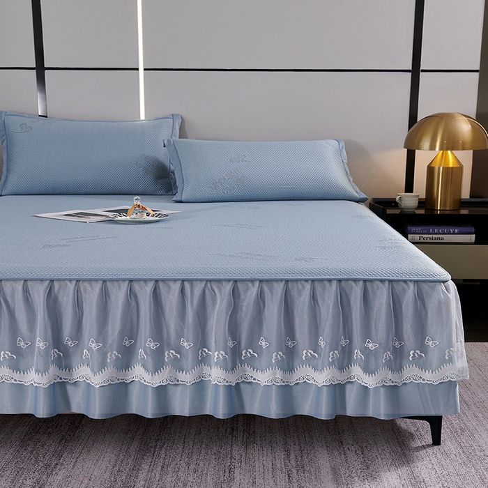 91家纺网 家纺一手货源 找家纺 青雅席业 2025新款7A抗菌母婴级纯乙纶PE刺绣凉感丝豆豆席 床裙款 字母爱心-蓝