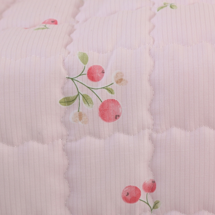 91家纺网 家纺一手货源 找家纺 被多多被业  2025新款小清新印花小竺棉多针绗绣夏凉被 樱桃小兔