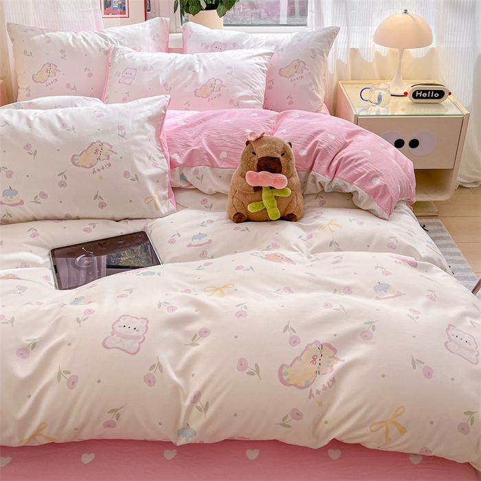 91家纺网 家纺一手货源 找家纺 盛秋家纺 2025新款水洗棉印花四件套-卡通系列 花满天+粉爱心