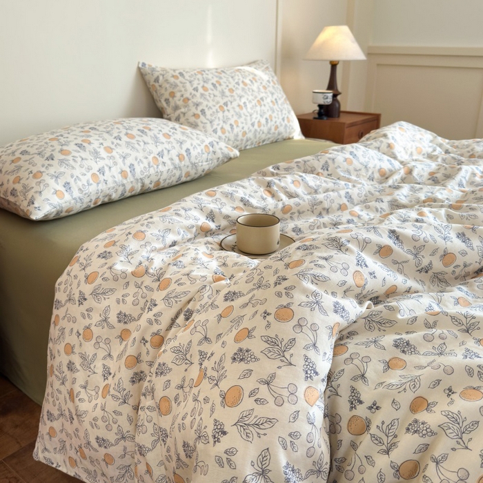 91家纺网 家纺一手货源 找家纺 亿梵家居 2025新款A类母婴级有氧全棉纯棉双层纱纯棉印花四件套-床拍图 秋日小浆果-米黄