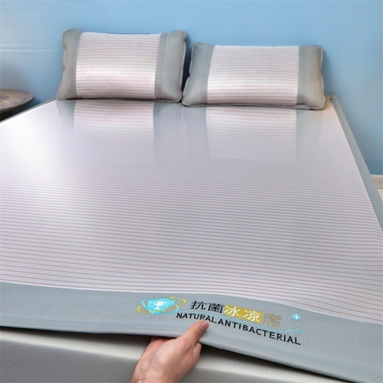 91家纺网 家纺一手货源 找家纺 （总）航途席业 2025新款凉席抗菌三明治可水洗碳光冰丝席宽边刺绣冰丝席