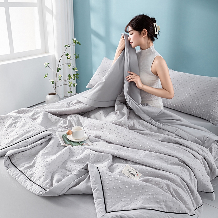 91家纺网 家纺一手货源 找家纺 吾诺 2025 凉豆豆针织棉双层纱夏被四件套水洗棉夏凉被空调被 豆豆灰