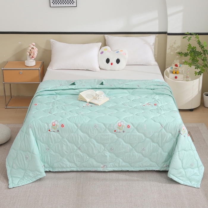 91家纺网 家纺一手货源 找家纺 被多多被业  2025新款清新印花亲肤绒超声波工艺夏凉被 百合花开