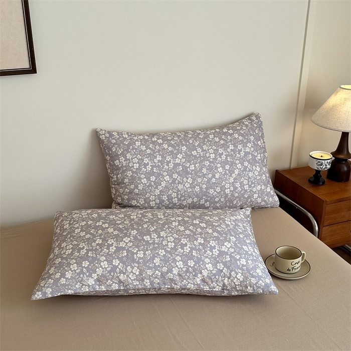 91家纺网 家纺一手货源 找家纺 亿梵家居 2025新款A类母婴级有氧全棉纯棉双层纱纯棉印花四件套-床拍图 弗拉-灰