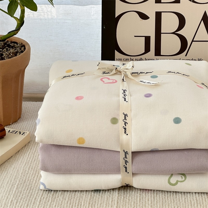 91家纺网 家纺一手货源 找家纺 亿梵家居 2025新款A类母婴级有氧全棉纯棉双层纱纯棉印花四件套-叠拍图 彩虹糖