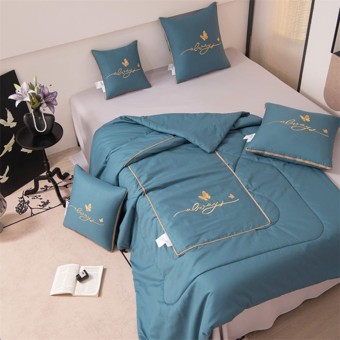 91家纺网 家纺一手货源 找家纺 照世家纺 2025新款柔软透气全棉抱枕被-蝶影 蝶影-湖蓝