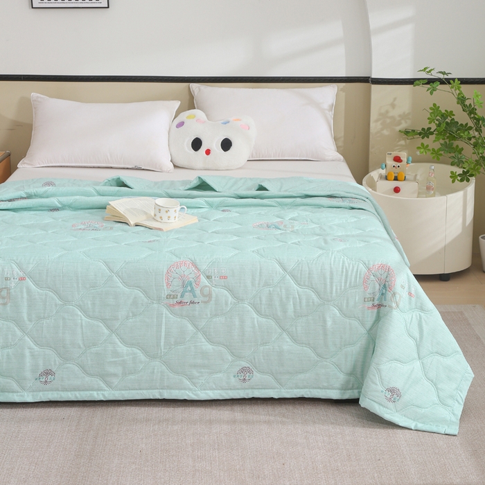 91家纺网 家纺一手货源 找家纺 被多多被业  2025新款清新印花亲肤绒超声波工艺夏凉被 北美冬青