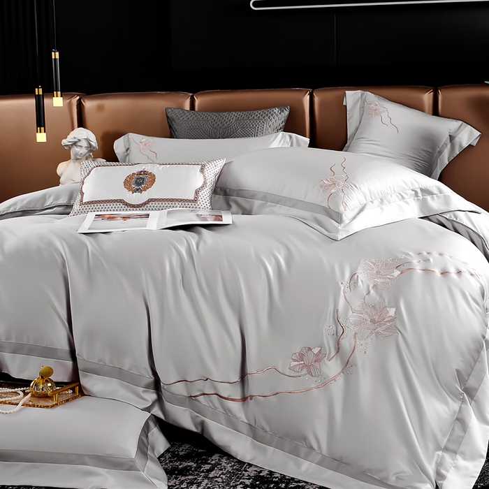 91家纺网 家纺一手货源 找家纺 U品汇 2025新款60支天丝棉莱赛尔纤维刺绣花四件套纯棉全棉凉感丝滑礼盒包装（西雅图） 西雅图-极光灰