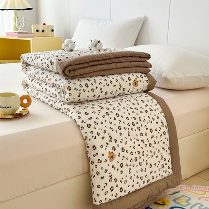 爱宝被业 2025新款亲肤棉印花100%新疆棉花夏被空调被 心动-咖