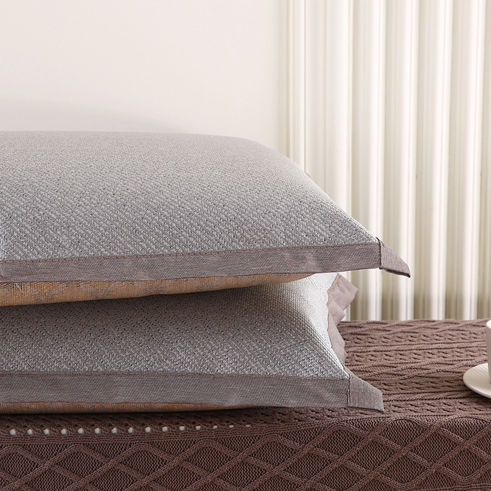 91家纺网 家纺一手货源 找家纺 小牛席业 2025新款A夏凉枕套系列 角标冰藤凉枕套（银灰）