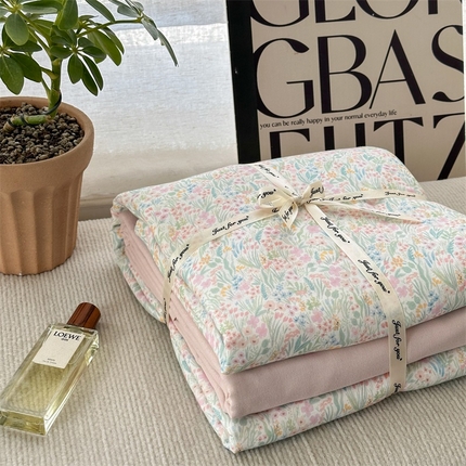 亿梵家居 2025新款A类母婴级有氧全棉纯棉双层纱纯棉印花四件套-叠拍图 蕾拉花园
