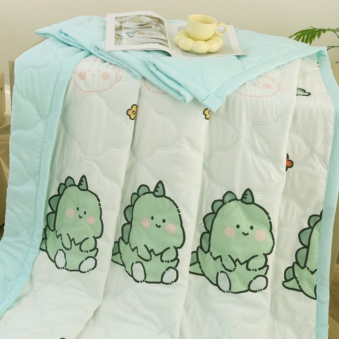 91家纺网 家纺一手货源 找家纺 被多多被业  2025新款印花水洗棉夏被 小恐龙