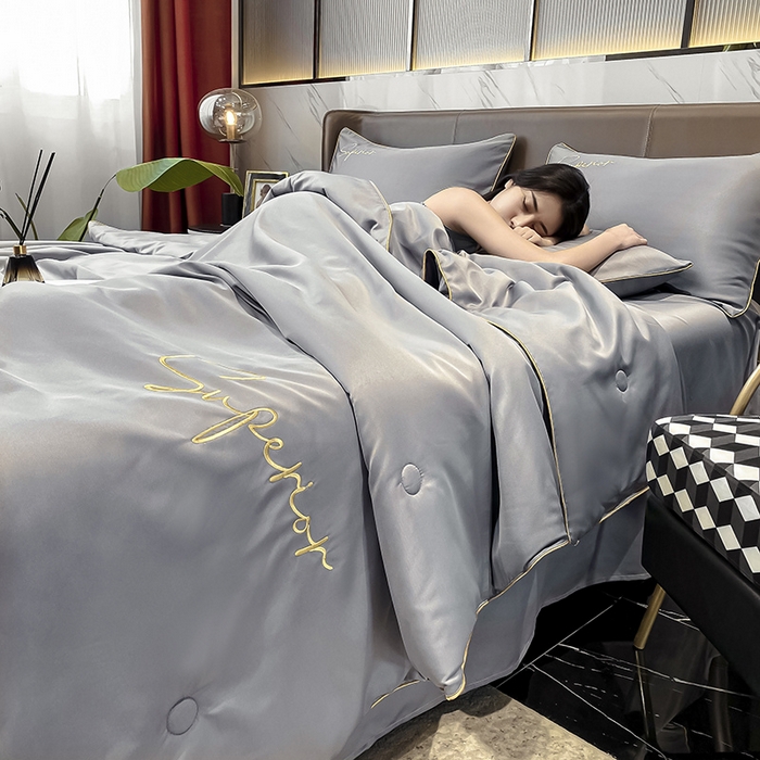91家纺网 家纺一手货源 找家纺 吾诺 2025 字母刺绣水洗天丝夏被四件套水洗真丝夏凉被空调被绣花夏被 字母经典灰