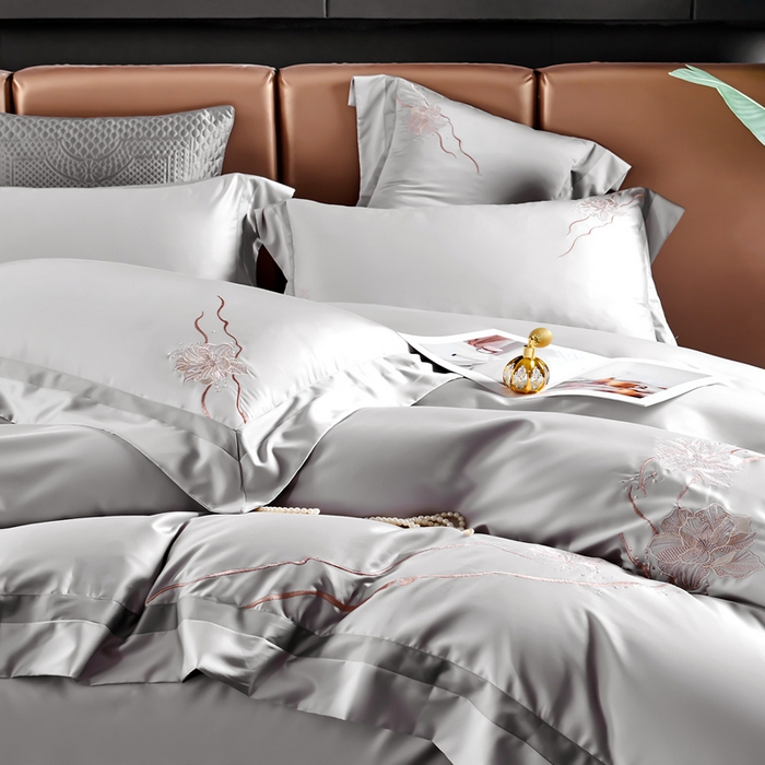 91家纺网 家纺一手货源 找家纺 U品汇 2025新款60支天丝棉莱赛尔纤维刺绣花四件套纯棉全棉凉感丝滑礼盒包装（西雅图） 西雅图-极光灰