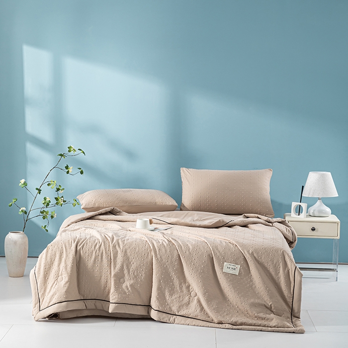 91家纺网 家纺一手货源 找家纺 吾诺 2025 凉豆豆针织棉双层纱夏被四件套水洗棉夏凉被空调被 豆豆咖