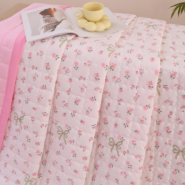 91家纺网 家纺一手货源 找家纺 被多多被业  2025新款小清新印花小竺棉多针绗绣夏凉被 蝴蝶结