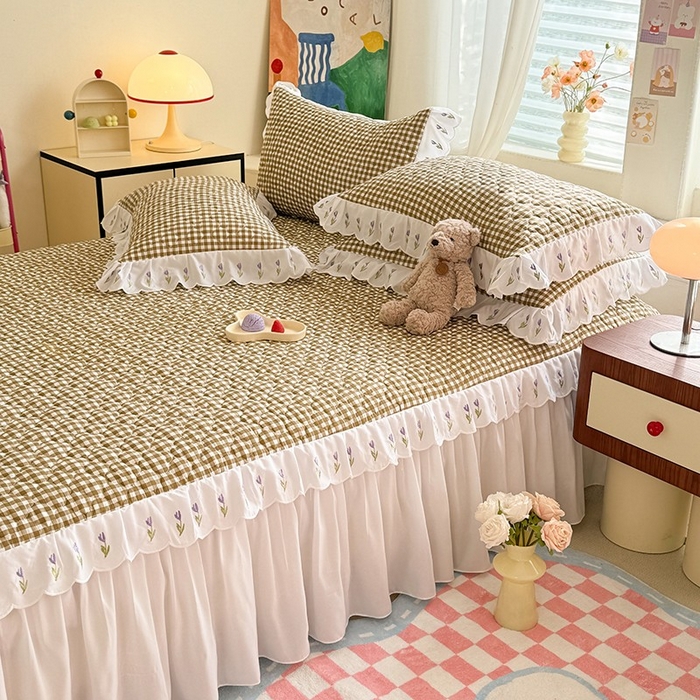 91家纺网 家纺一手货源 找家纺 金盛皇朝家纺 2025新款格子空间水洗棉床裙 格子空间-美拉德咖