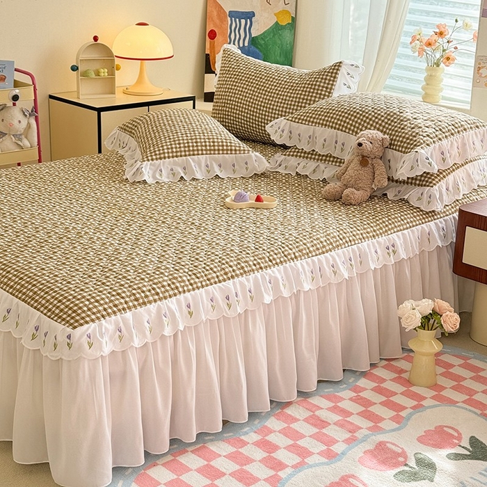 91家纺网 家纺一手货源 找家纺 金盛皇朝家纺 2025新款格子空间水洗棉床裙 格子空间-美拉德咖