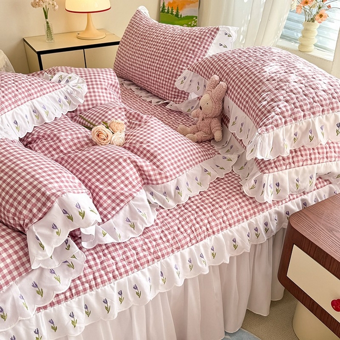 91家纺网 家纺一手货源 找家纺 金盛皇朝家纺 2025新款格子空间水洗棉床裙 格子空间- 烟熏豆沙