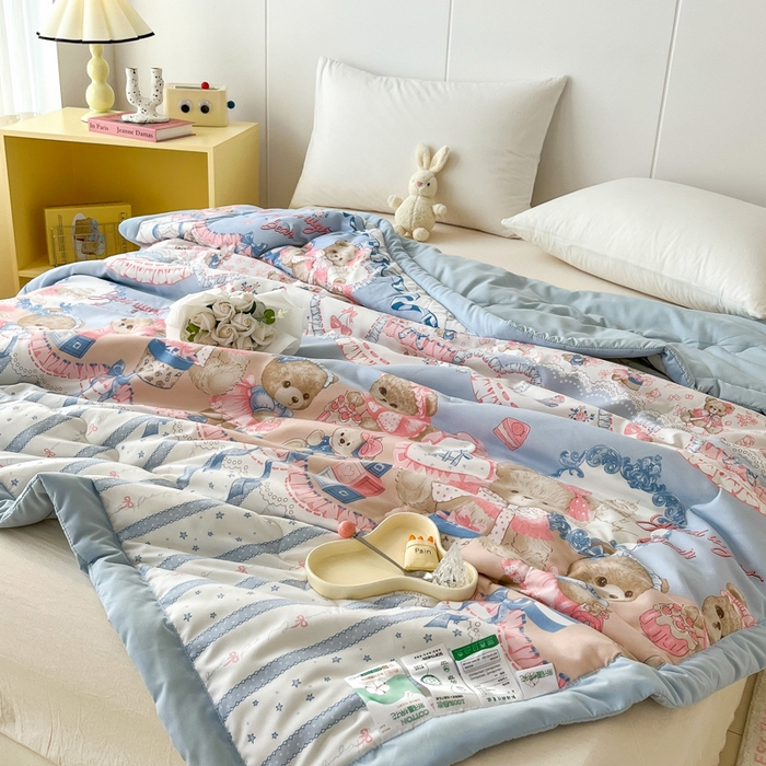 91家纺网 家纺一手货源 找家纺 爱宝被业 2025新款亲肤棉印花100%新疆棉花夏被空调被 啵啵熊