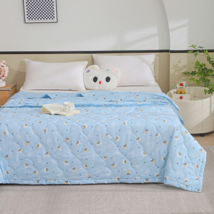 91家纺网 家纺一手货源 找家纺 被多多被业  2025新款清新印花亲肤绒超声波工艺夏凉被 梦幻星空