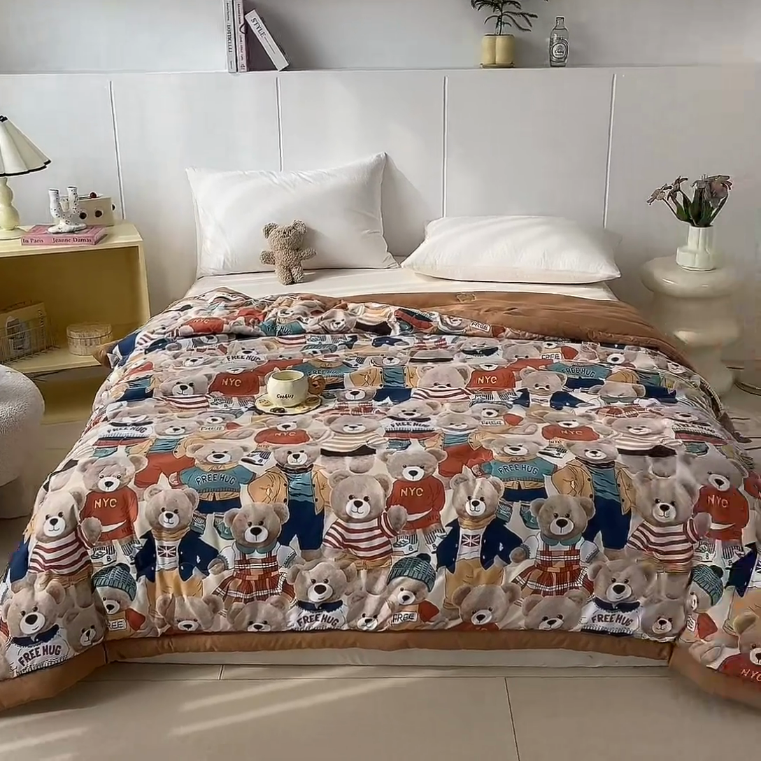 91家纺网 家纺一手货源 找家纺 爱宝被业 2025新款亲肤棉印花100%新疆棉花夏被空调被 欧比熊