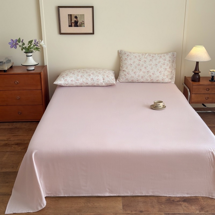 91家纺网 家纺一手货源 找家纺 亿梵家居 2025新款A类母婴级有氧全棉纯棉双层纱纯棉印花四件套-床拍图 若欢-粉